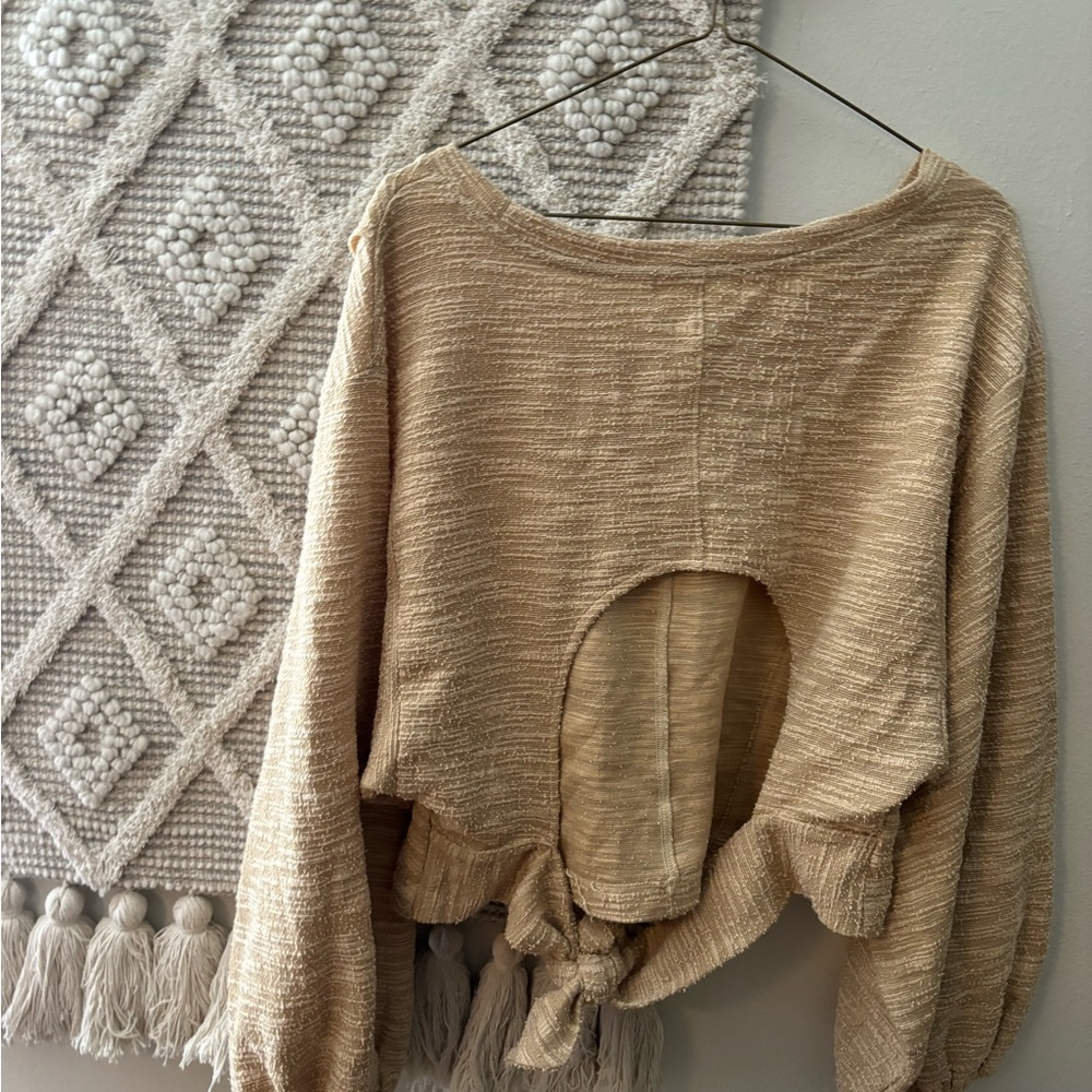 Large cream Anthropologie tie back crop top long sleeve - Picture 2 of 2